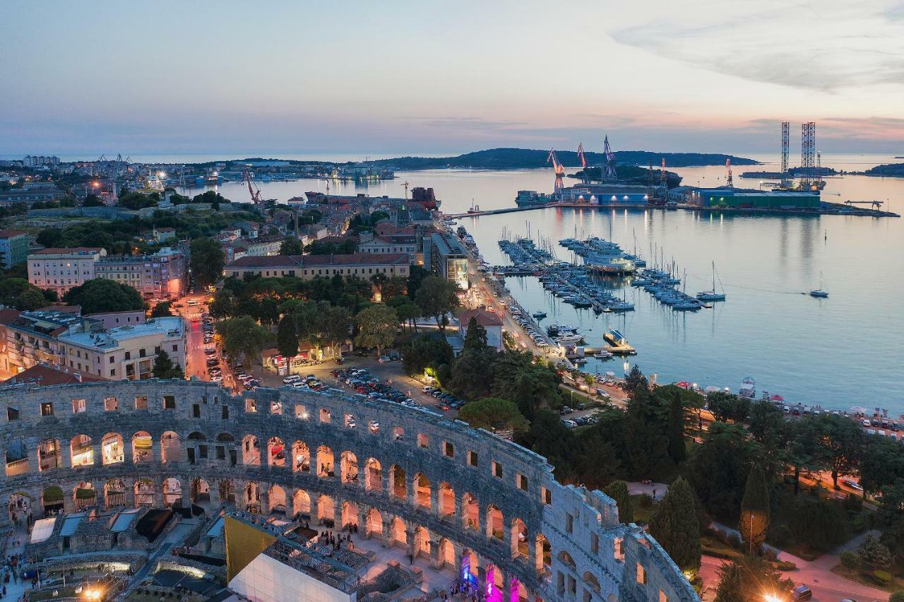 Luxury Apartment Jana With Private Parking Pola Esterno foto