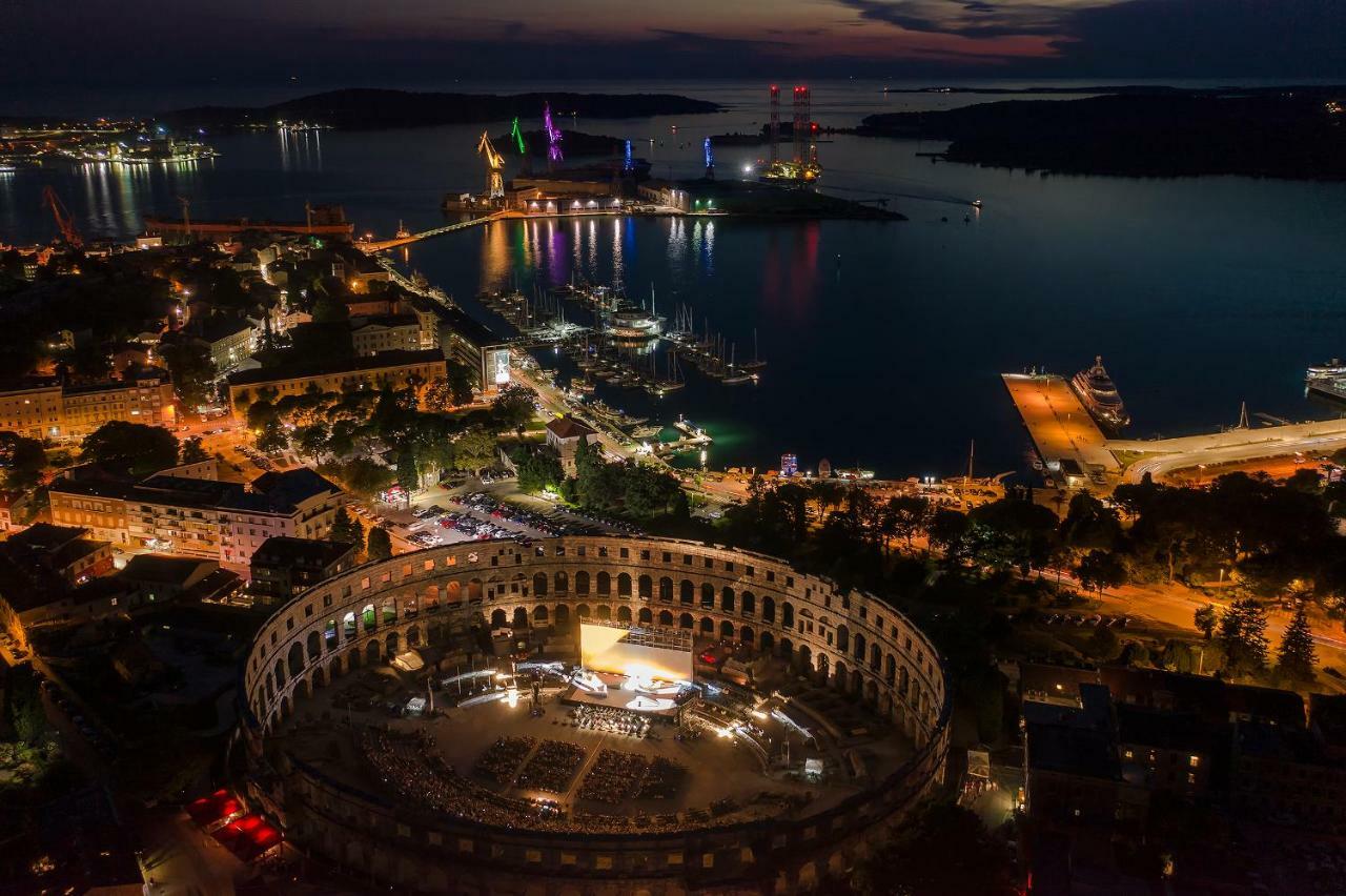 Luxury Apartment Jana With Private Parking Pola Esterno foto
